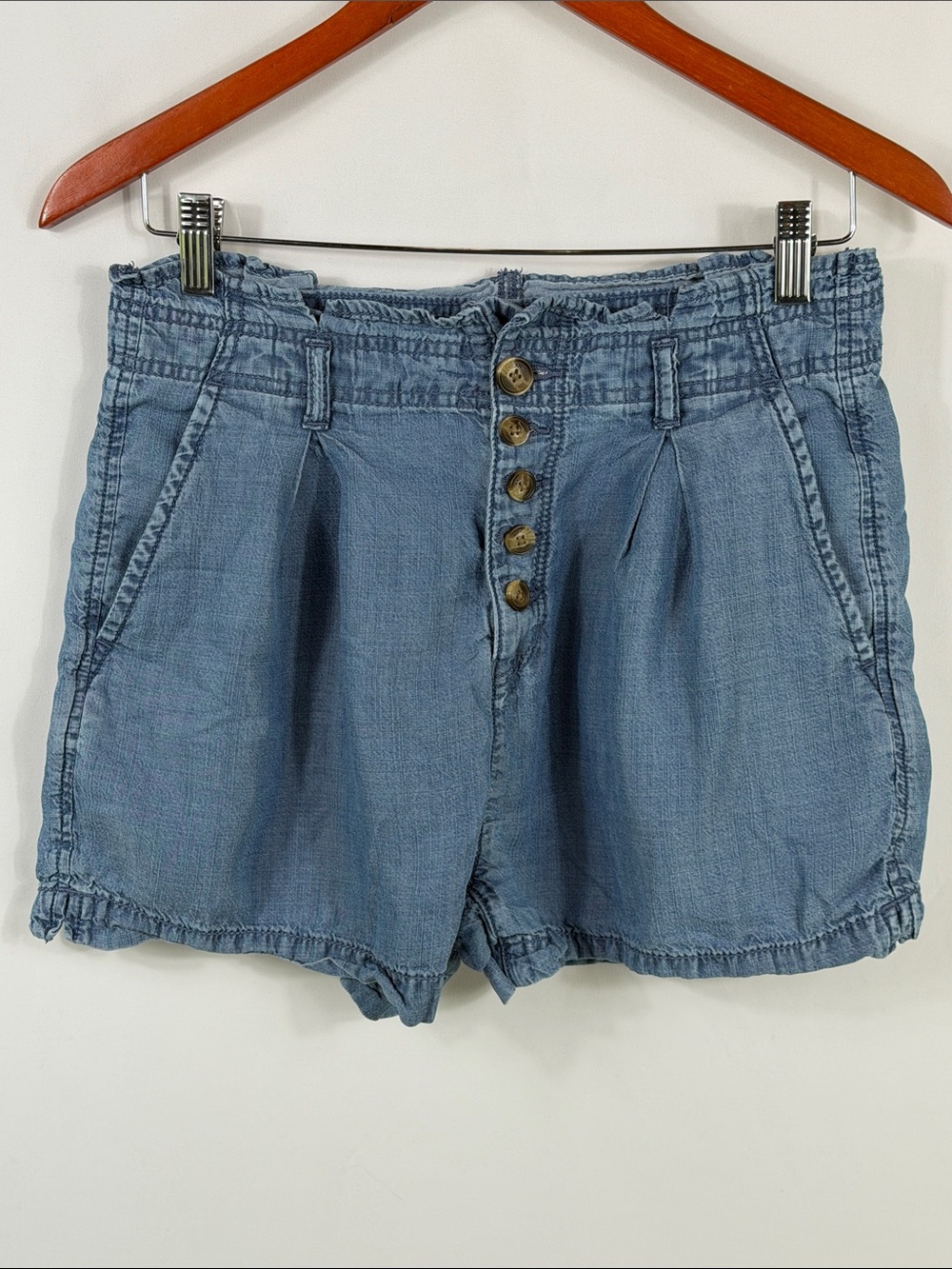 American Eagle 100% Lyocell Light Blue High-Waist Button-Front Shorts Size‎ 10
